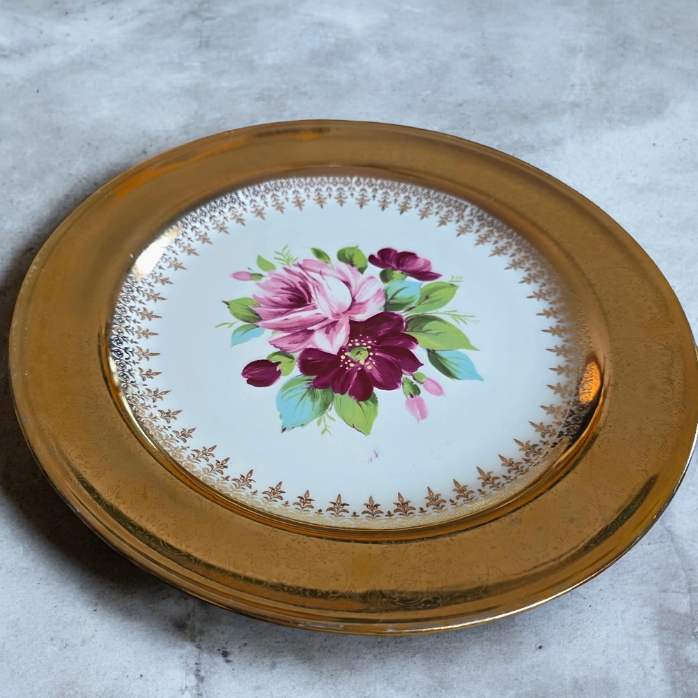 VINTAGE NAUTILUS GEORGIAN Porcelain/ 22KT Gold Trim/Accents Plate 10"